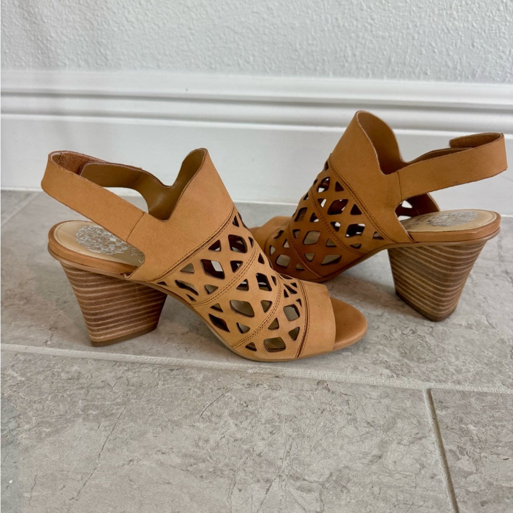 Vince Camuto Cutout Nubuck Block Heel Deverly Slingback Sandals Size 7